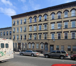 727 Knickerbocker Ave in Brooklyn, NY - Building Photo - Building Photo