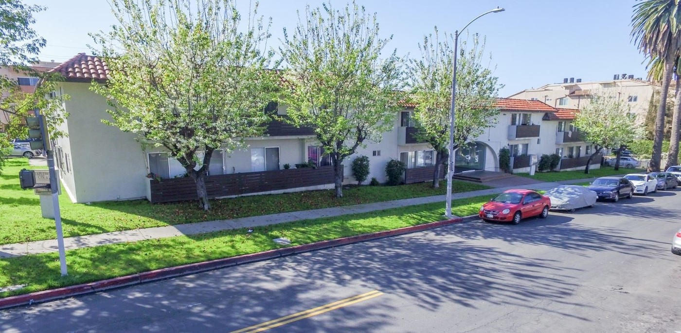 Maplewood Court in Los Angeles, CA - Building Photo