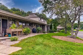 110 Jobs Hill Rd in Ellington, CT - Building Photo - Building Photo