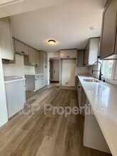 2094 Front St in Lynden, WA - Building Photo - Building Photo