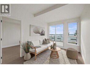 422 E 3rd St in North Vancouver, BC - Building Photo - Building Photo