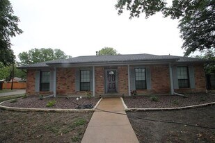 961 Mossvine Dr in Plano, TX - Building Photo