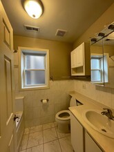 2412 W Ardmore Ave in Chicago, IL - Building Photo - Building Photo