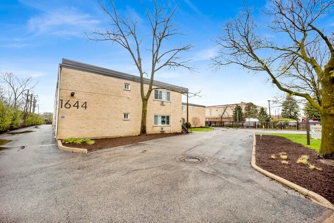 Chestnut Court Apartments