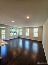 804 Sadie Cir in New Brunswick, NJ - Building Photo - Building Photo