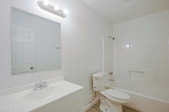 13211 North 21st Pl in Phoenix, AZ - Building Photo - Building Photo