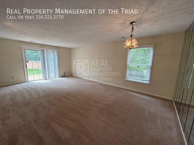 1100 Yellowbell Pl in Greensboro, NC - Building Photo - Building Photo