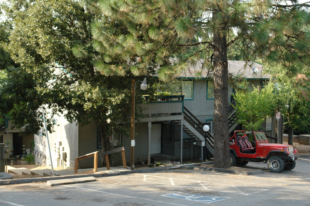 100 in Colfax, CA - Building Photo