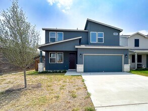 11218 Cantabria Dr in Laredo, TX - Building Photo - Building Photo