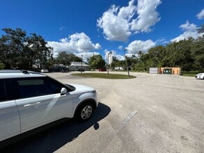 2575 Second St-Unit -Unit 11 in Ft. Myers, FL - Building Photo - Building Photo