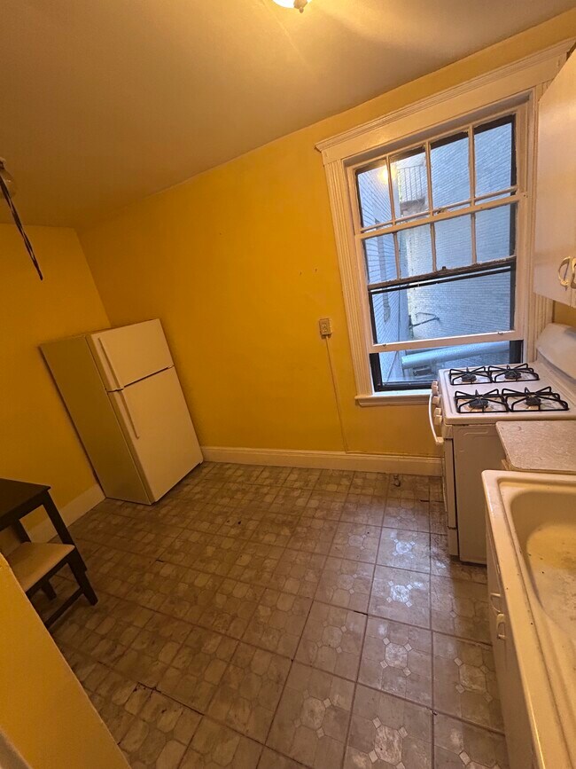 28 Sidlaw Rd, Unit 6 in Boston, MA - Foto de edificio - Building Photo