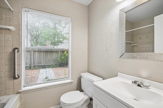 property at 2 Goldthread Ct