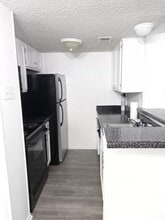 9520 Royal Ln, Unit C215 in Dallas, TX - Building Photo - Building Photo