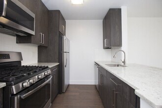 88 Battery Pl in New York, NY - Building Photo - Building Photo