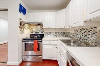 383 Langley Rd in Newton, MA - Building Photo - Building Photo