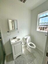 1738 W 85th St, Unit B in Los Angeles, CA - Foto de edificio - Building Photo