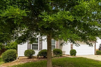 2521 Meadow Crossing Dr in Dallas, NC - Building Photo - Building Photo