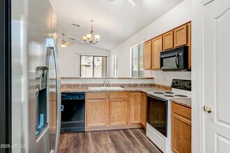 17228 W Elm St in Surprise, AZ - Building Photo - Building Photo