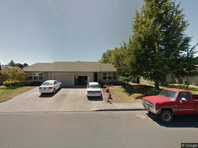 property at 1582-1586 SW Fellows St