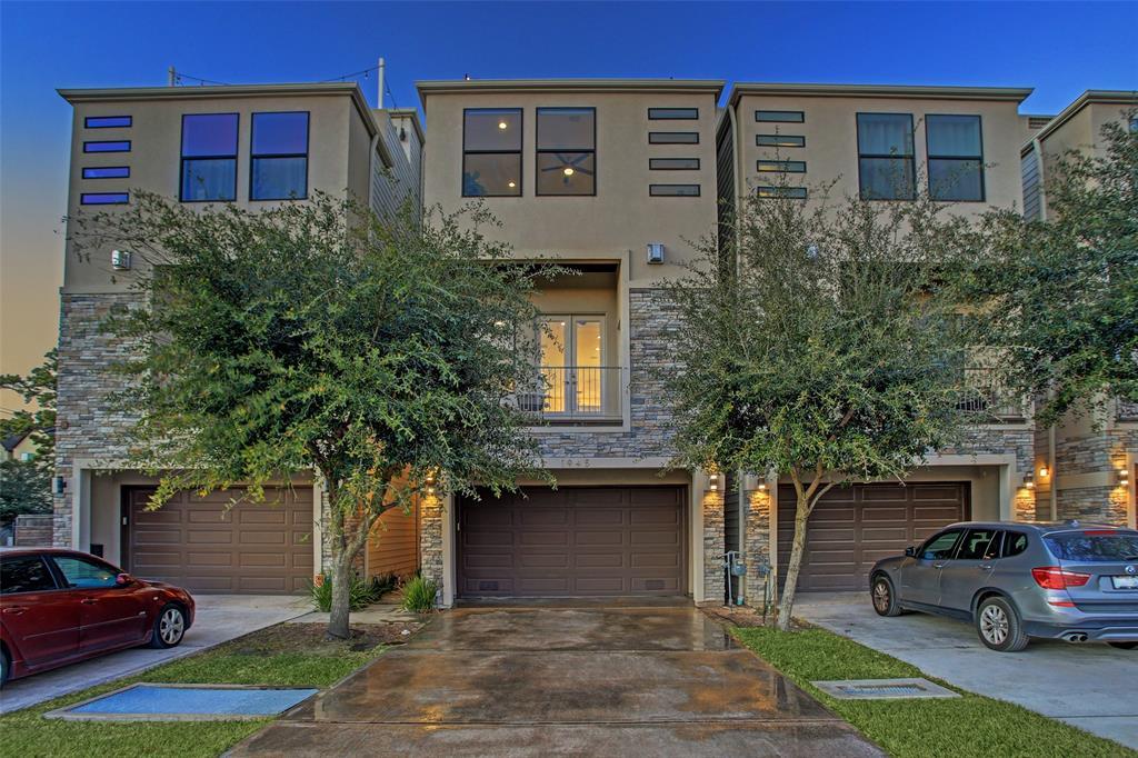 1945 W 15th St in Houston, TX - Building Photo