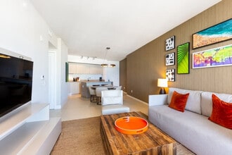 4011 S Ocean Dr in Hollywood, FL - Foto de edificio - Building Photo