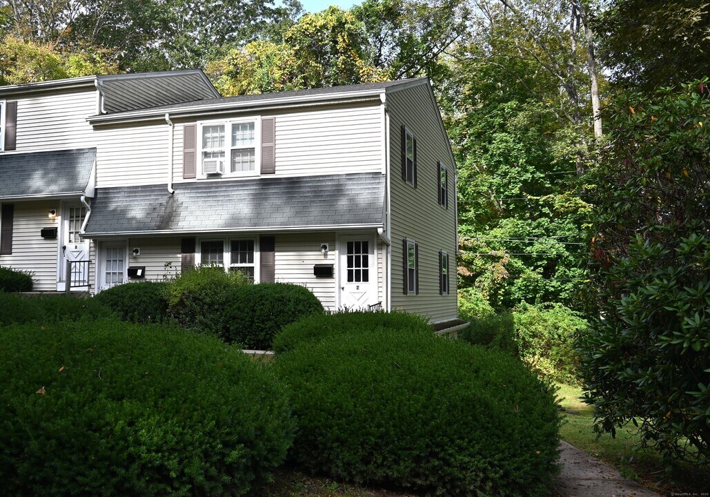 113 Union St in Deep River, CT - Building Photo