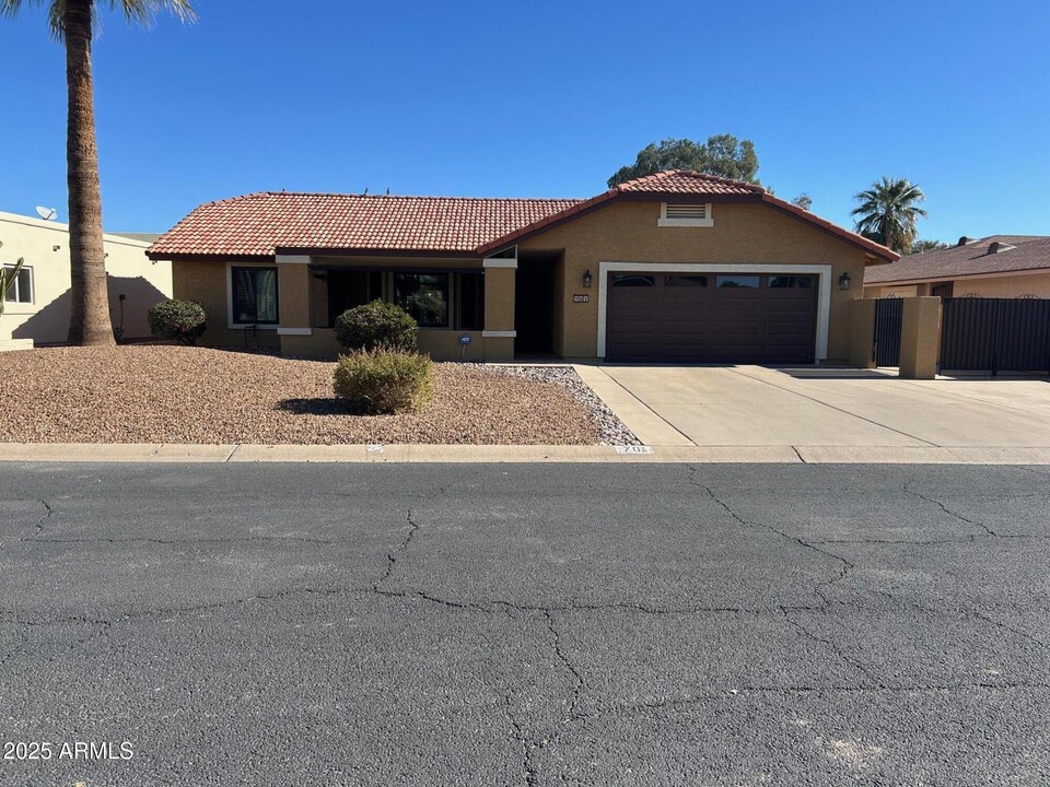 701 S Edgewater Dr in Mesa, AZ - Building Photo