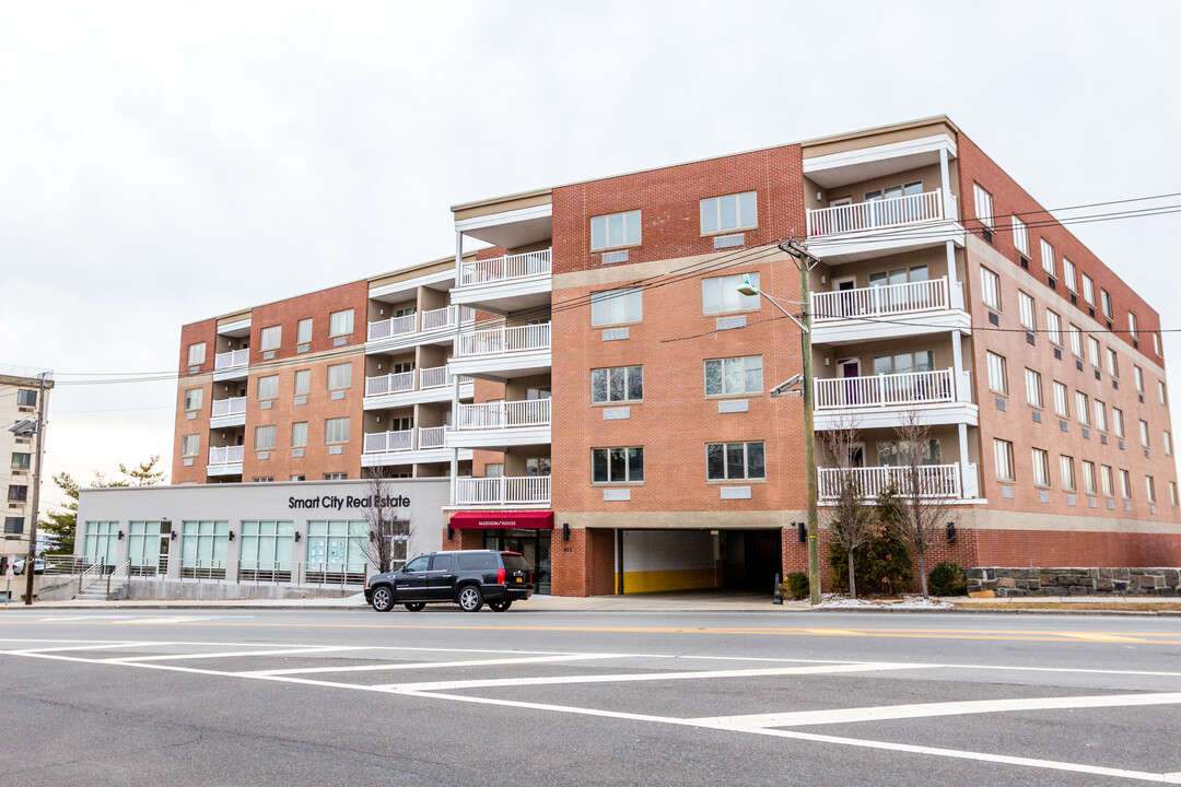 Madison House in Palisades Park, NJ - Building Photo