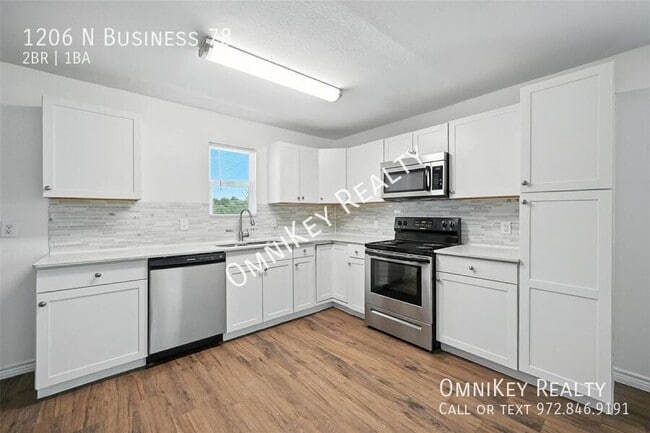 property at 1206 TX-78 BUS