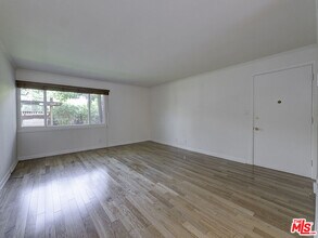 1217 N Crescent Heights Blvd in West Hollywood, CA - Building Photo - Building Photo