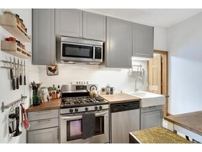 809 W 28th St, Unit B in Minneapolis, MN - Foto de edificio - Building Photo