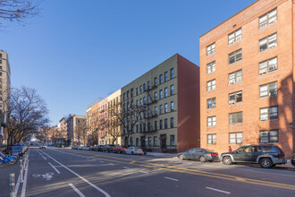 13-19 W 106th St in New York, NY - Building Photo - Building Photo