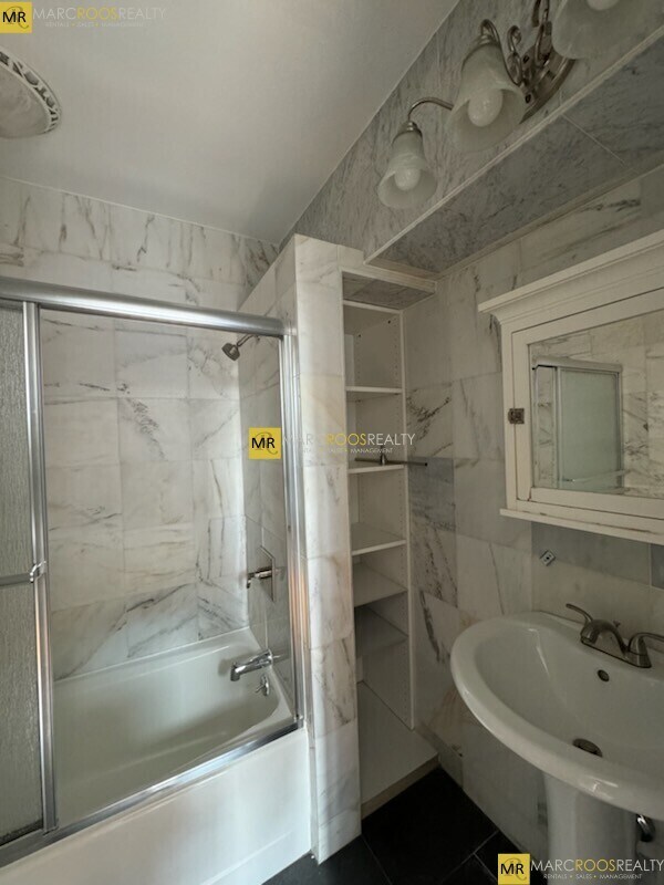 property at 252 Newbury St
