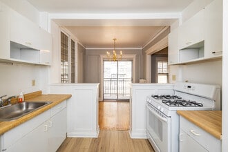 The Ambassador Apartments in Milwaukee, WI - Building Photo - Interior Photo