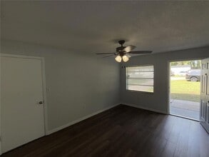 31822 Sybil in Sorrento, FL - Foto de edificio - Building Photo