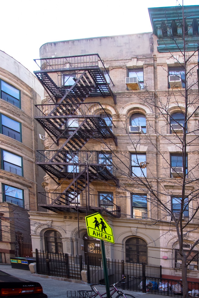 302 W 112th St in New York, NY - Foto de edificio - Building Photo