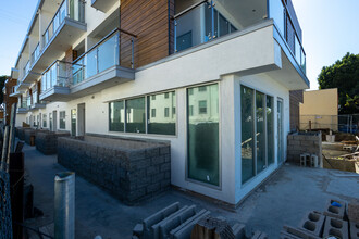 North Ogden Drive Townhomes in West Hollywood, CA - Building Photo - Building Photo