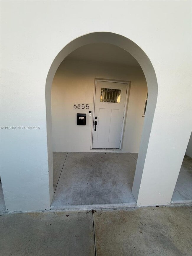 6855 W 2nd Ln in Hialeah, FL - Building Photo - Building Photo