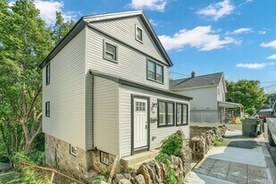 24 South St in Highland Falls, NY - Building Photo