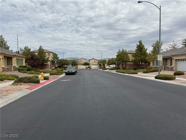 5516 Greenley Gardens St in North Las Vegas, NV - Foto de edificio - Building Photo