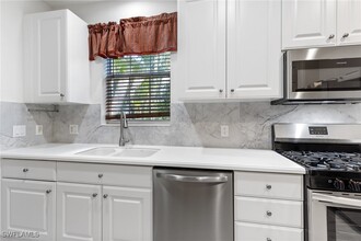 9079 Cascada Way in Naples, FL - Building Photo - Building Photo