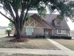 2031 Millhouse Rd in Houston, TX - Building Photo - Building Photo
