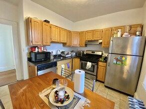 239 Harvard Ave, Unit 6 in Boston, MA - Foto de edificio - Building Photo