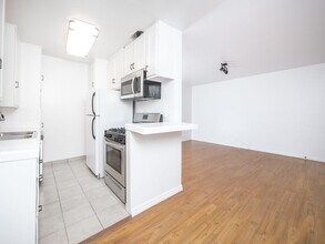 7459 Hollywood Blvd in Los Angeles, CA - Building Photo - Building Photo