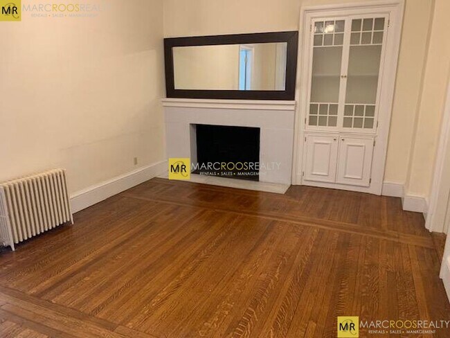 27 1/2 Massachusetts Ave, Unit 1 in Boston, MA - Foto de edificio - Building Photo