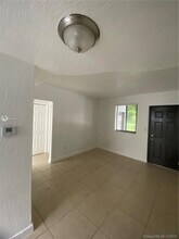 421 SW 6th St-Unit -5 in Miami, FL - Building Photo - Building Photo