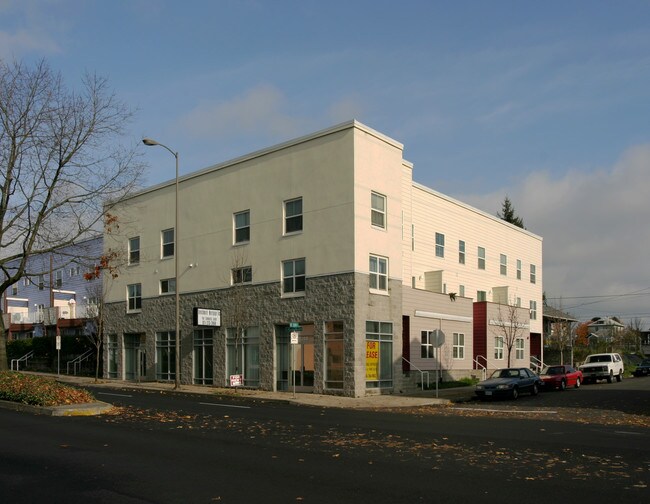 4606-4732 NE Martin Luther King Jr. Blvd in Portland, OR - Foto de edificio - Building Photo