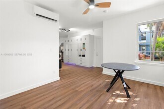1009 Meridian Ave in Miami Beach, FL - Building Photo - Building Photo