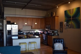 210 S Water St, Unit 416 in Milwaukee, WI - Foto de edificio - Building Photo