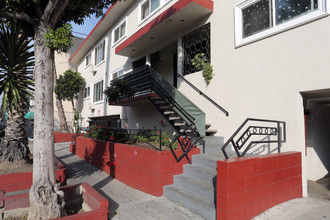 542 S Hobart Blvd in Los Angeles, CA - Building Photo - Building Photo